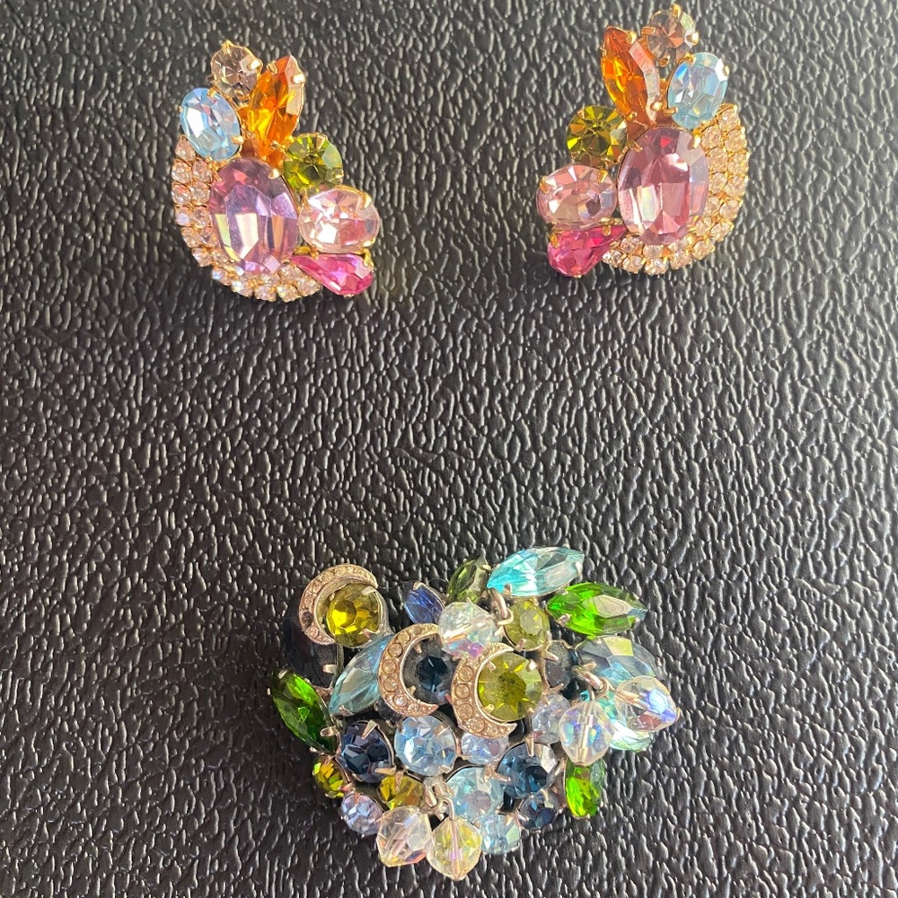 Multicolored gems with rhinestones earring & broach pin set